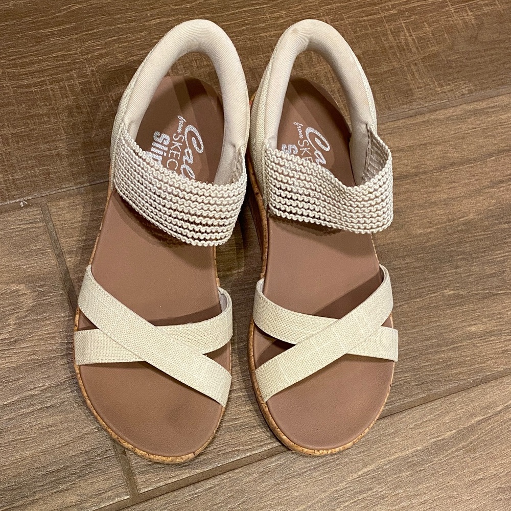 Skechers Women's Tan and Cream Sandals